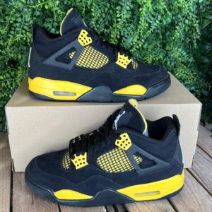 Jordan 4 Thunder (Taille 40,5)