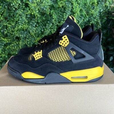 Jordan 4 Thunder (Taille 40,5) – Image 3