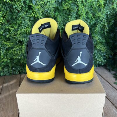 Jordan 4 Thunder (Taille 40,5) – Image 4