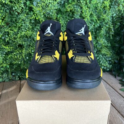 Jordan 4 Thunder (Taille 40,5) – Image 5