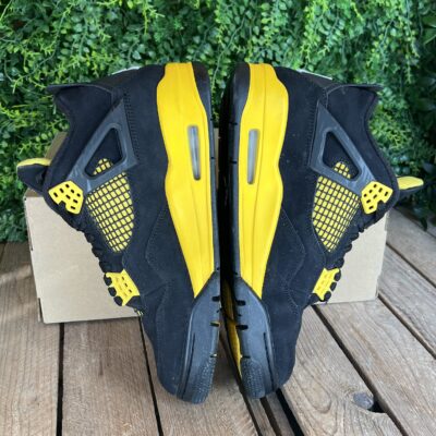 Jordan 4 Thunder (Taille 40,5) – Image 7