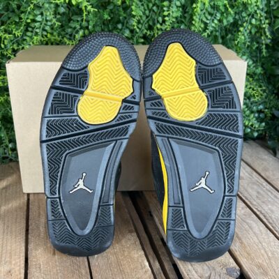 Jordan 4 Thunder (Taille 40,5) – Image 8