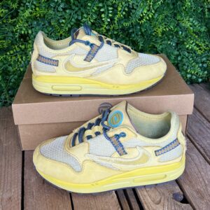 Air max 1 Travis Scott saturn gold (Taille 39)