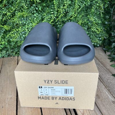 Yeezy Slide Slate Grey (Taille 40,5) – Image 3
