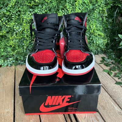 Jordan 1 High patent bred (Taille 42,5) – Image 3
