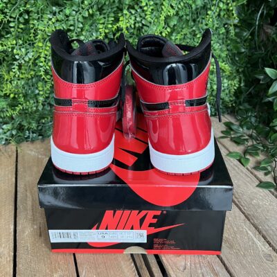 Jordan 1 High patent bred (Taille 42,5) – Image 5