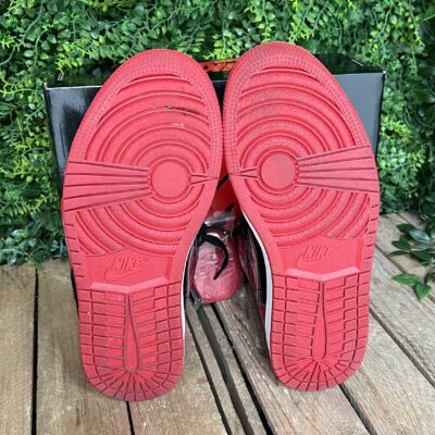 Jordan 1 High patent bred (Taille 42,5) – Image 8