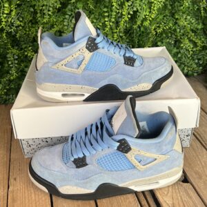 Jordan 4 UNC (Taille 43)