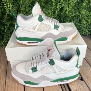 Jordan 4 SB Pine Green (Taille 44)